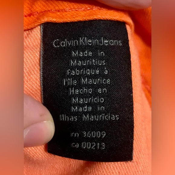 Calvin Klein Shorts - Size 4 - Picture 4 of 8